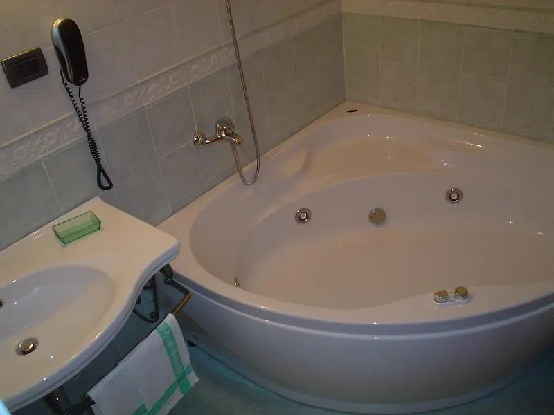 Petit Chateau Montecatini Terme 3*,  Italie